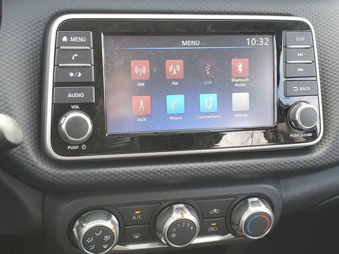 Certified 2025 Nissan Kicks Play S image 27