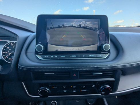 Used 2023 Nissan Rogue S AWD/4WD image 25