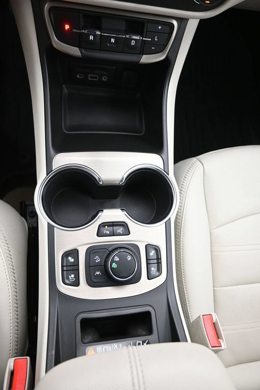 Used 2024 GMC Terrain Denali w/ Denali Premium Package AWD/4WD image 19