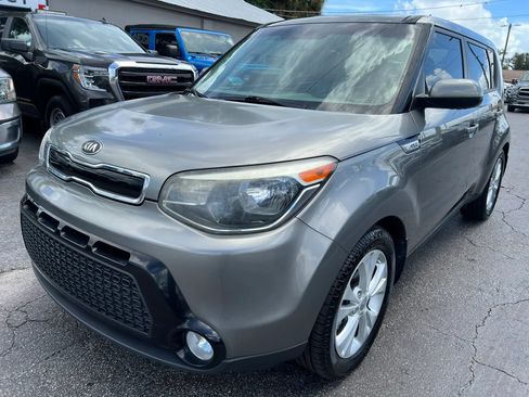 Used 2016 Kia Soul + w/ Primo Package FWD image 2