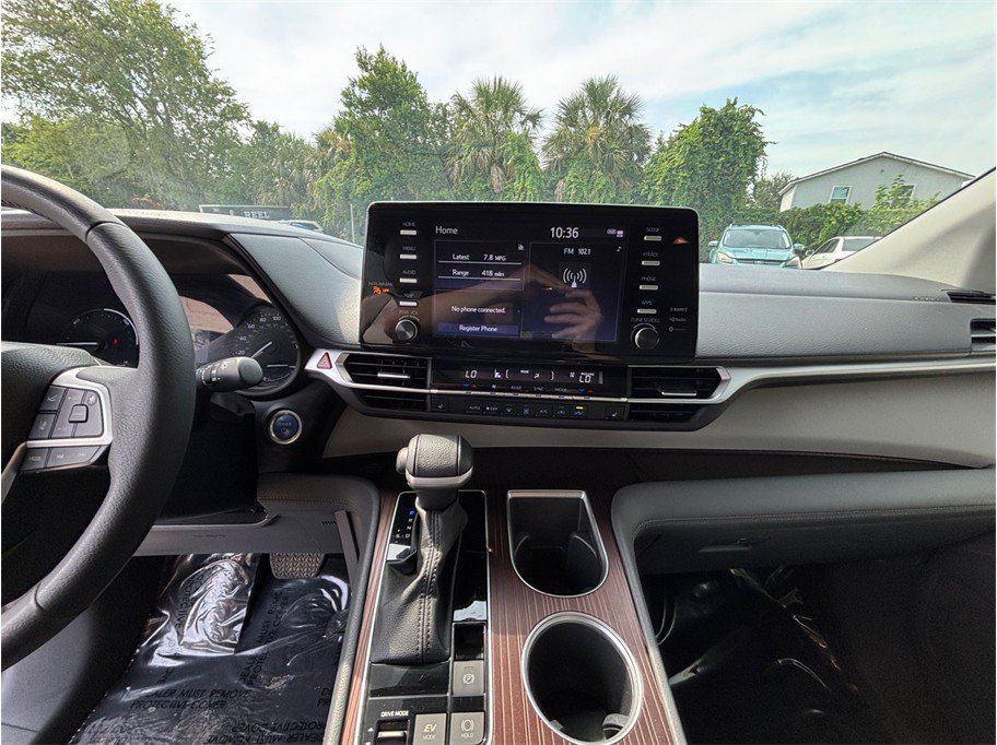 Used 2023 Toyota Sienna XLE FWD image 11