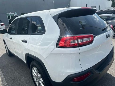 Used 2015 Jeep Cherokee Sport w/ Cold Weather Group FWD image 9