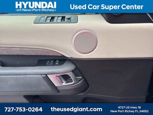 Used 2017 Land Rover Discovery HSE image 12