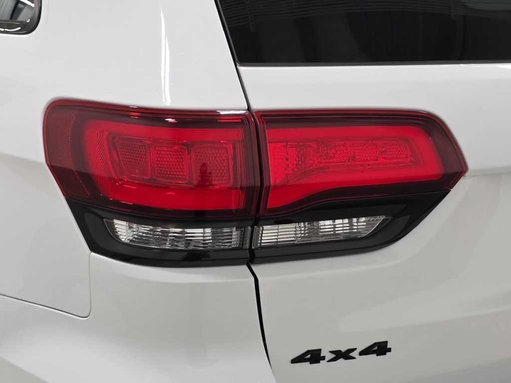 Used 2018 Jeep Grand Cherokee Altitude AWD/4WD image 32