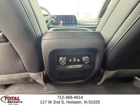 Used 2025 Chevrolet Traverse LT AWD/4WD image 13