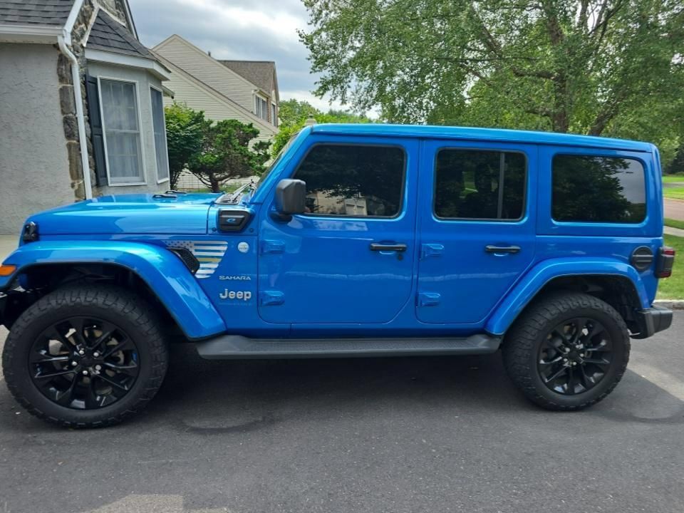 Used 2023 Jeep Wrangler Unlimited Sahara w/ Cold Weather Group AWD/4WD image 4