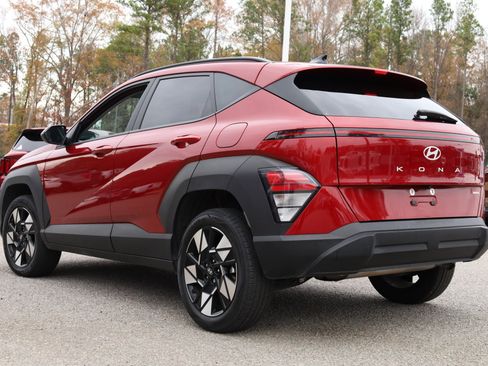 Used 2024 Hyundai Kona SEL image 3