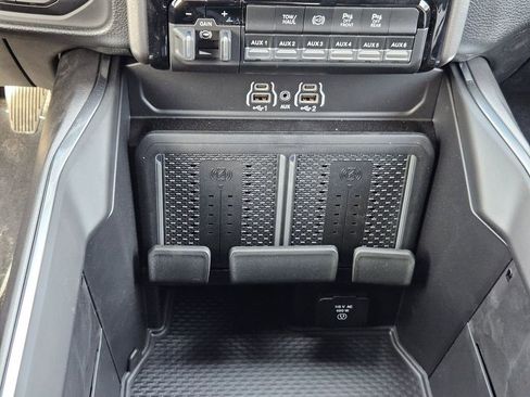 New 2026 RAM 3500 Laramie AWD/4WD image 27
