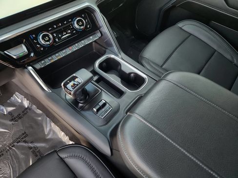 Used 2024 GMC Sierra 1500 Denali AWD/4WD image 13