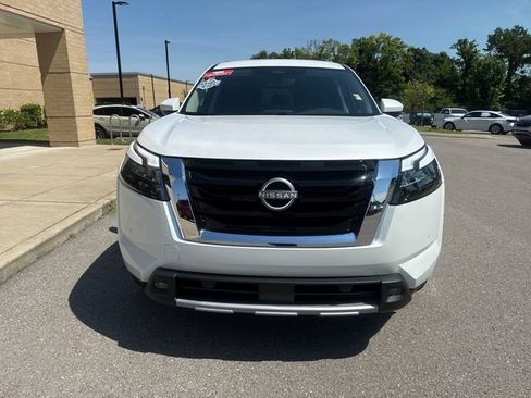 Used 2025 Nissan Pathfinder SL FWD image 7