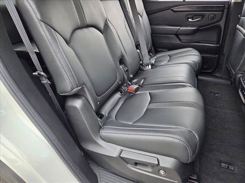 Used 2025 Honda Pilot EX-L image 18