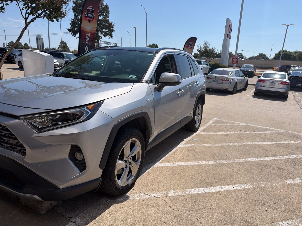 Used 2019 Toyota RAV4 Limited AWD/4WD image 8
