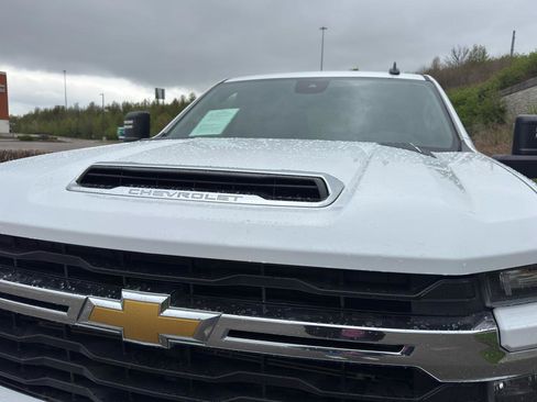 Used 2024 Chevrolet Silverado 2500 LT image 14