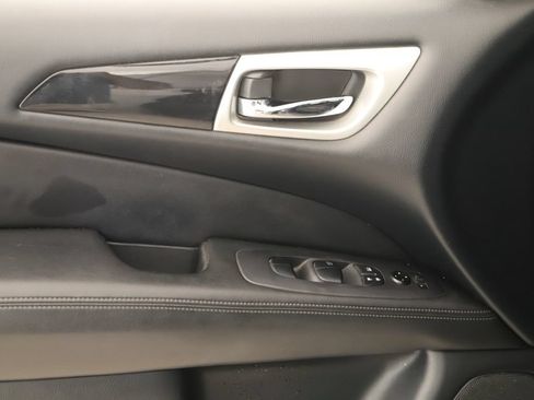Used 2020 Nissan Pathfinder S FWD image 23