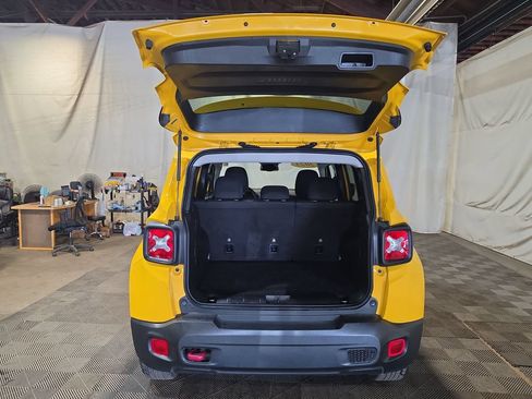 Used 2023 Jeep Renegade Trailhawk AWD/4WD image 20