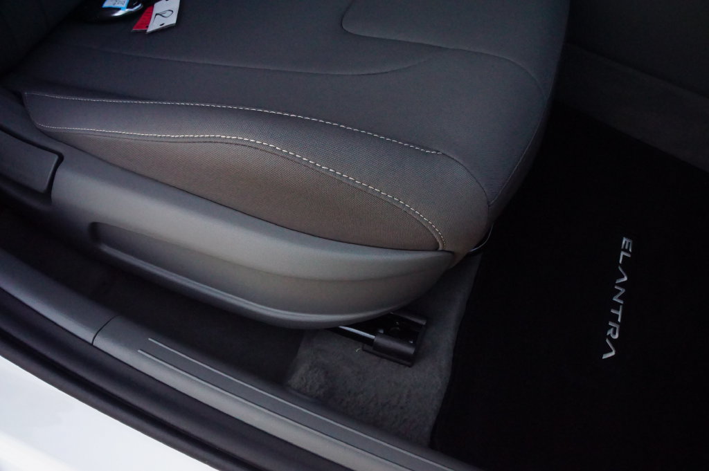 New 2026 Hyundai Elantra Hybrid FWD image 23