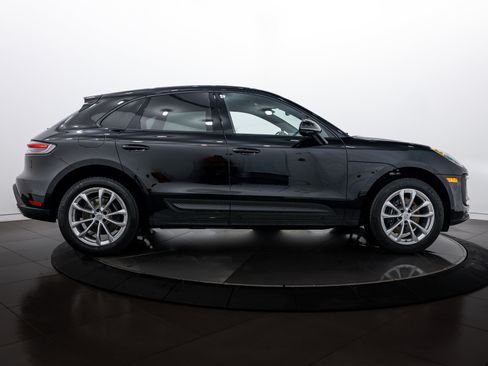 Certified 2025 Porsche Macan image 8