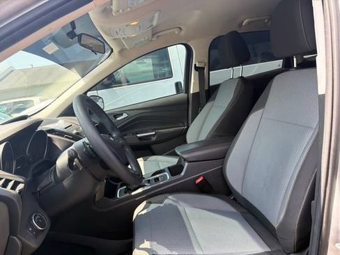 Used 2017 Ford Escape SE w/ SE Cold Weather Package AWD/4WD image 8