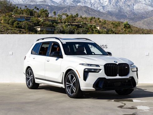 Used 2025 BMW X7 M60i image 2