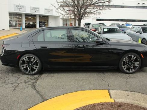 Used 2025 BMW i7 xDrive60 image 10