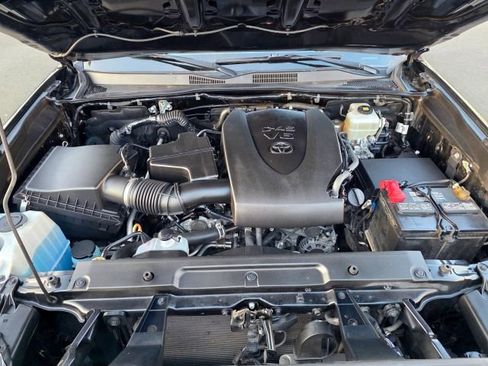 Used 2020 Toyota Tacoma TRD Off-Road w/ TRD Premium Off Road Package image 35