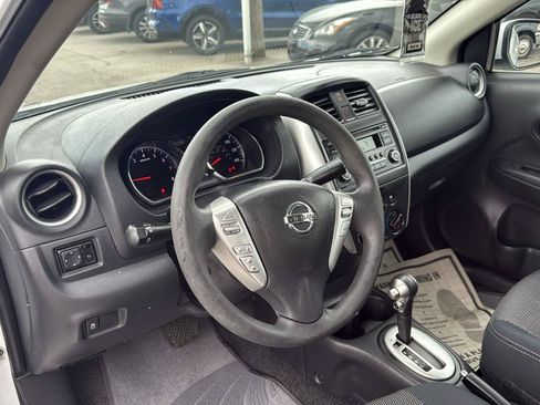 Used 2016 Nissan Versa SV FWD image 8