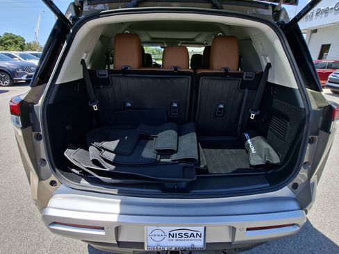 Certified 2025 Nissan Pathfinder Platinum AWD/4WD image 22