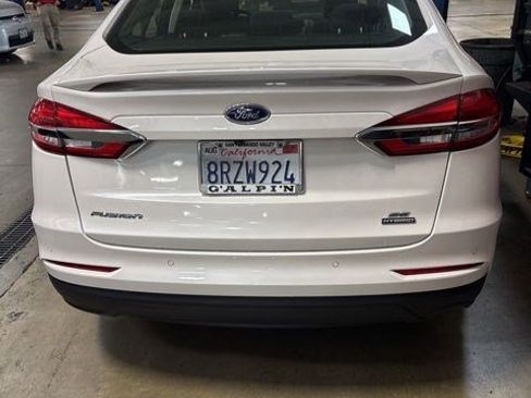 Used 2020 Ford Fusion SE image 3