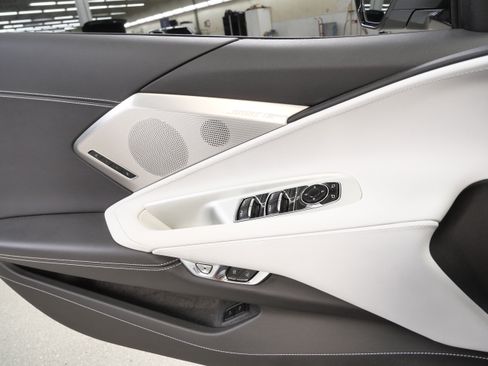 Used 2022 Chevrolet Corvette Stingray Preferred Conv w/ Z51 Performance Package RWD image 28