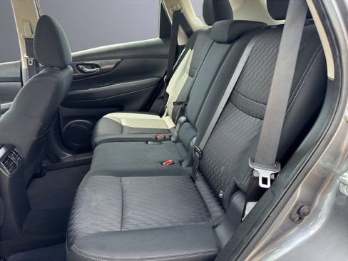 Used 2018 Nissan Rogue S image 18