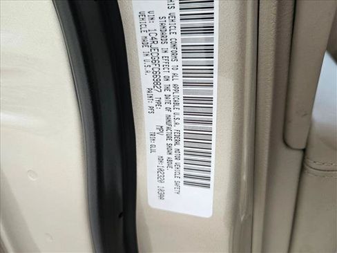 Used 2015 Jeep Grand Cherokee Overland RWD image 22