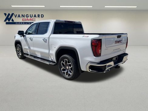 New 2026 GMC Sierra 1500 SLT image 3