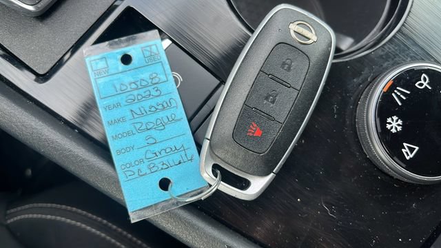 Used 2023 Nissan Rogue S AWD/4WD image 29