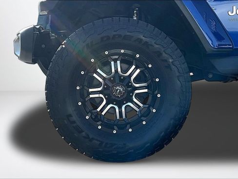 Used 2018 Jeep Wrangler Unlimited Sahara AWD/4WD image 10