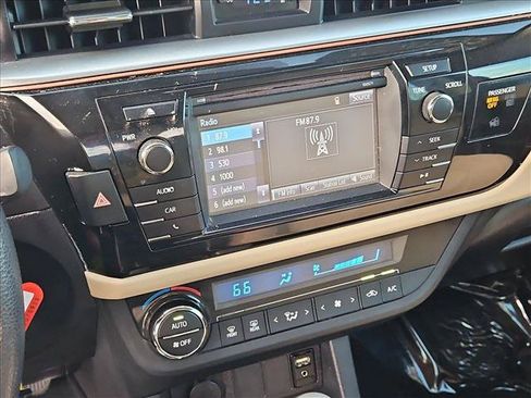 Used 2016 Toyota Corolla LE FWD image 19