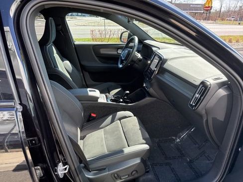 Certified 2025 Volvo XC40 B5 Plus image 15