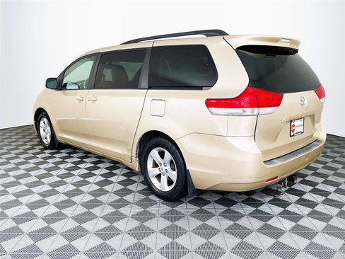 Used 2011 Toyota Sienna LE w/ Towing Pkg FWD image 6