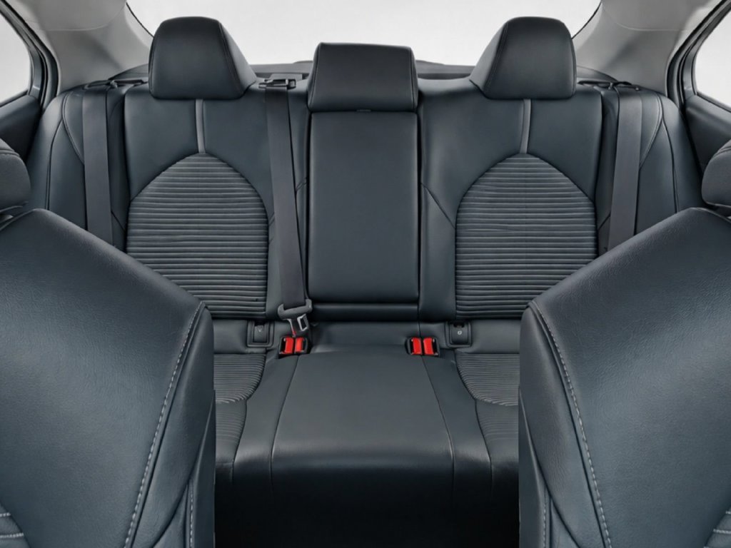 Used 2018 Toyota Camry SE w/ Convenience Package FWD image 30