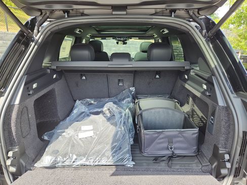 New 2025 Land Rover Range Rover SE image 13