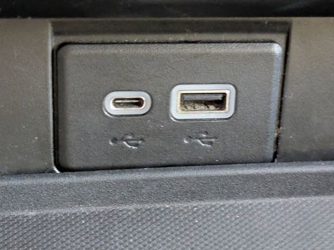 Used 2023 Chevrolet Suburban LT image 23