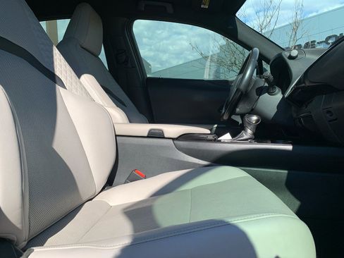 Used 2019 Lexus UX 250h image 37