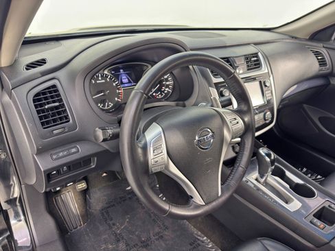 Used 2018 Nissan Altima 2.5 SR w/ SR Midnight Edition image 12