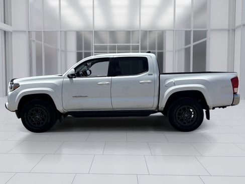 Used 2017 Toyota Tacoma SR5 w/ Tow Package AWD/4WD image 3