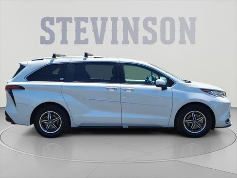 Certified 2023 Toyota Sienna Limited AWD/4WD image 6