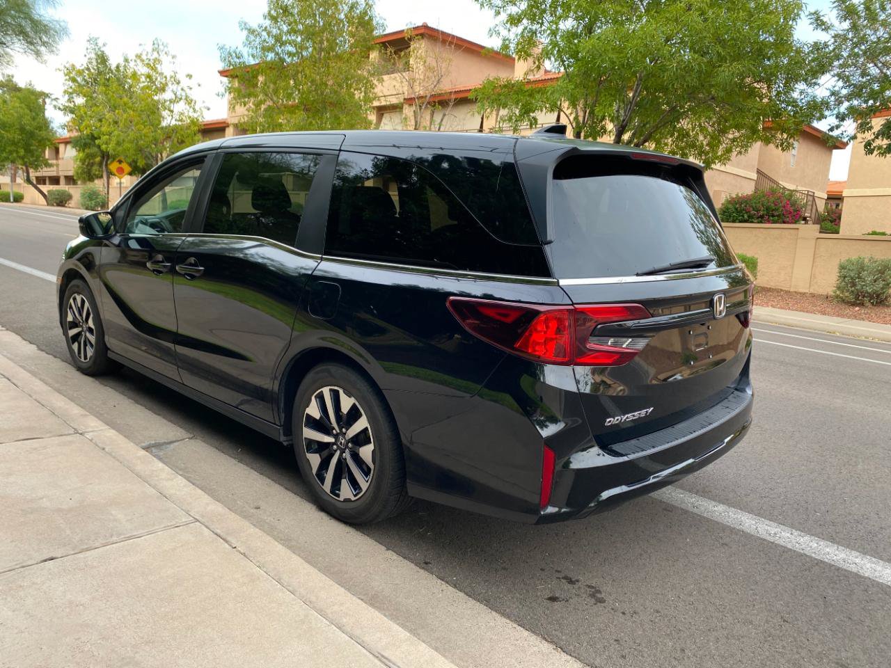 Used 2025 Honda Odyssey EX-L image 13