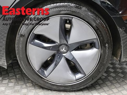 Used 2019 Tesla Model 3 Standard Range Plus image 8