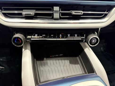 New 2026 Chevrolet Equinox EV LT image 37