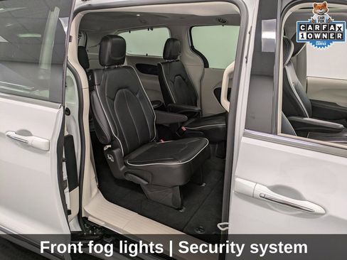 Used 2022 Chrysler Pacifica Limited image 32