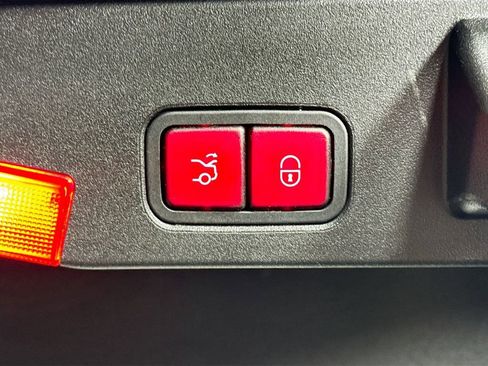 Used 2017 Mercedes-Benz SL 550 image 30