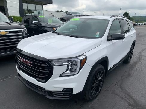 Certified 2023 GMC Terrain SLE w/ Driver Convenience Package AWD/4WD image 9